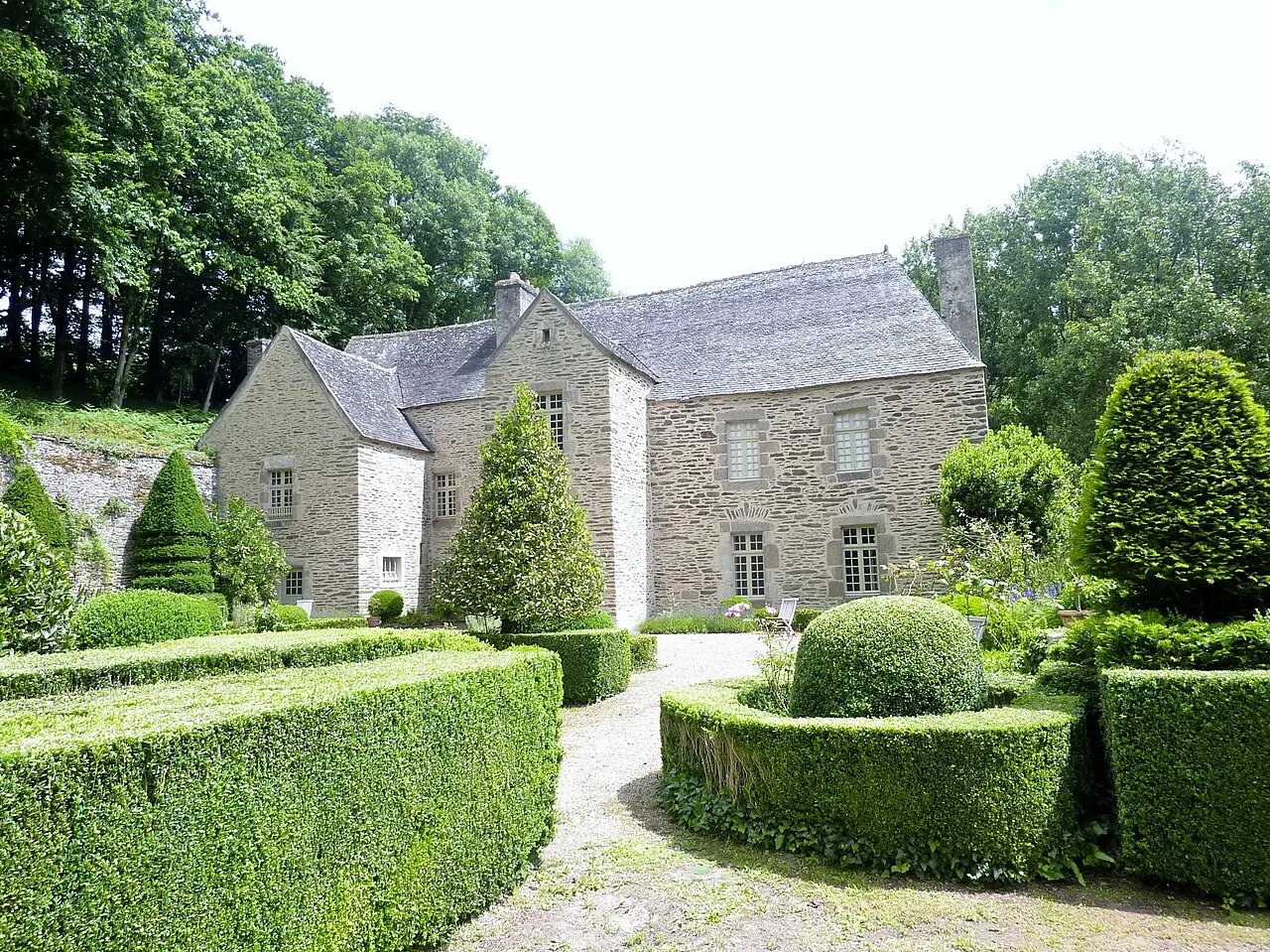 Le manoir de Trogriffon et son jardin.